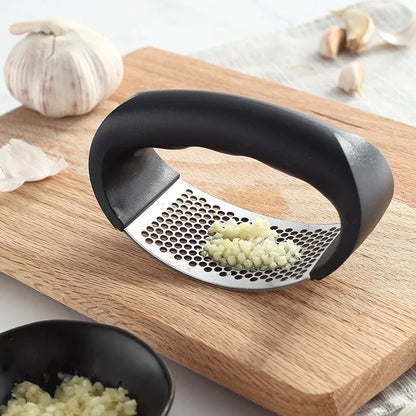 Garlic Press Manual Garlic Mashed Stainless Steel Garlic Mincer Chopping Garlic Kitchen Gadgets Garlic Chopper with Peeler